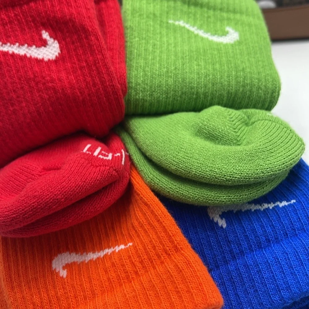 Nike Everyday Plus Cushioned
Training Crew Socks (6 Pairs) - Picture 9 of 16